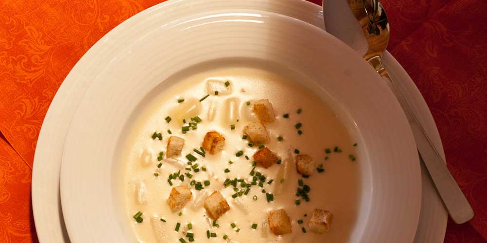 Rezept Spargelcremesuppe mit Croutons